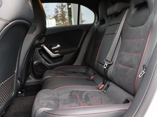 Mercedes-Benz A 250 A 250 e AMG Line