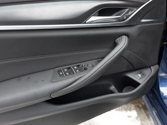 BMW 530 530d M-Sport Touring xDrive