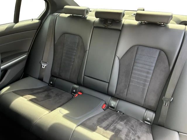 BMW 320 320d M-Sport Sedan xDrive