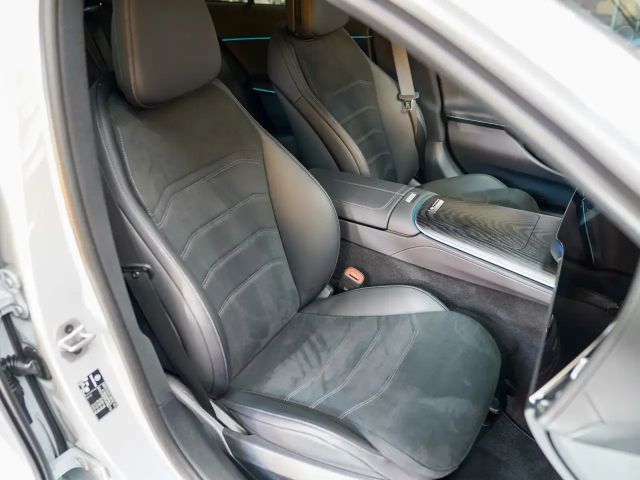 Mercedes-Benz E 220 AMG Line E 220 d Sedan