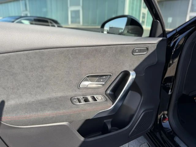 Mercedes-Benz A 180 AMG Line