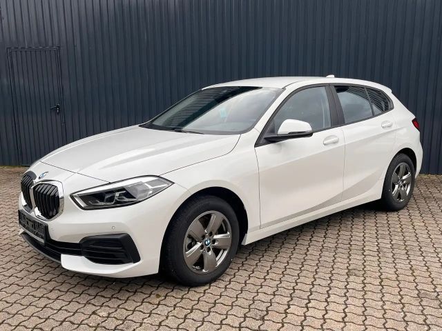 BMW 118 118i 5-deurs Sedan