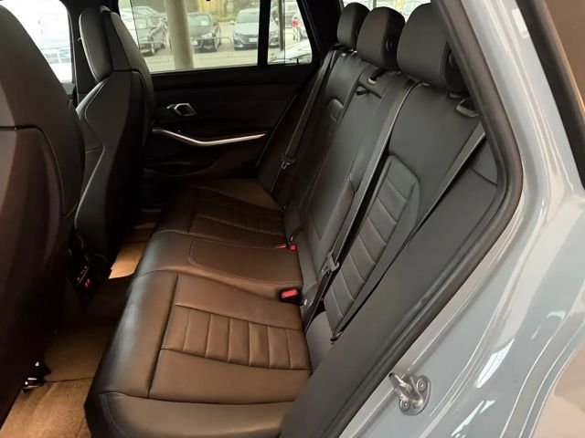 BMW 330 330e M-Sport Touring xDrive