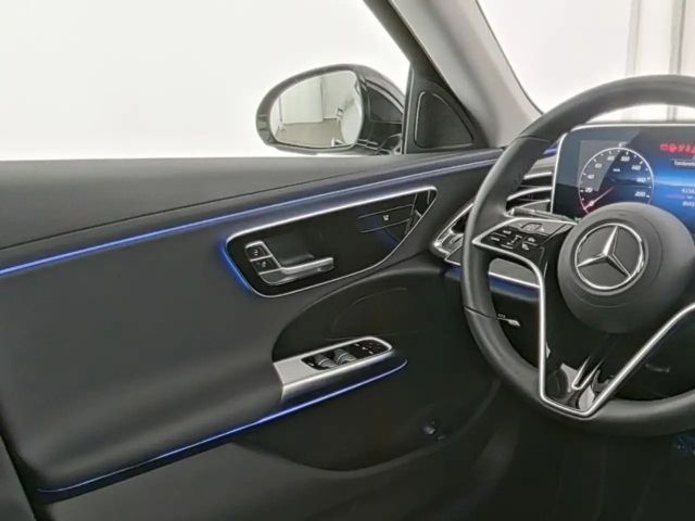 Mercedes-Benz E 300 E 300 e Sedan