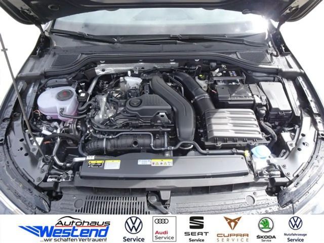 Volkswagen Golf DSG R-Line