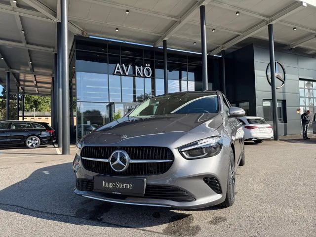 Mercedes-Benz B 180 Sedan