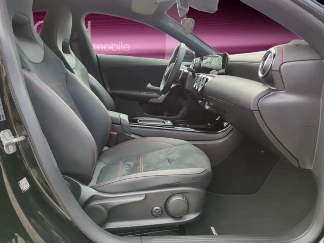 Mercedes-Benz CLA 200 AMG Line Coupé