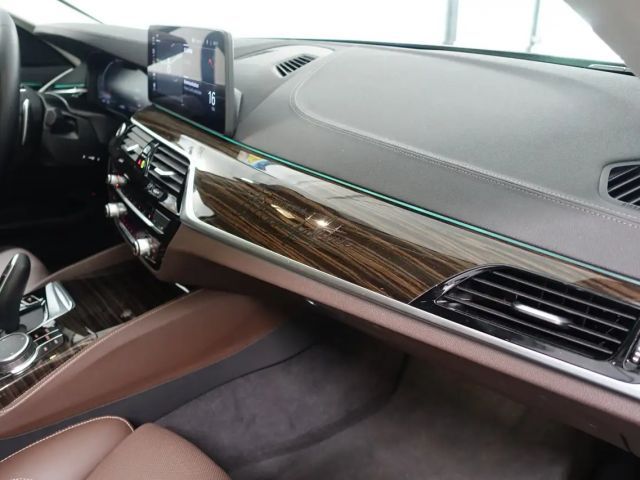 BMW 520 520d Luxury Line Sedan xDrive