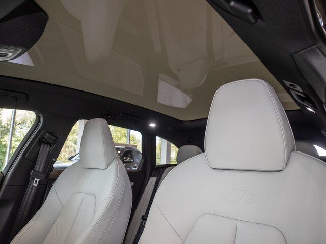 Audi A6 Avant Quattro S-Tronic