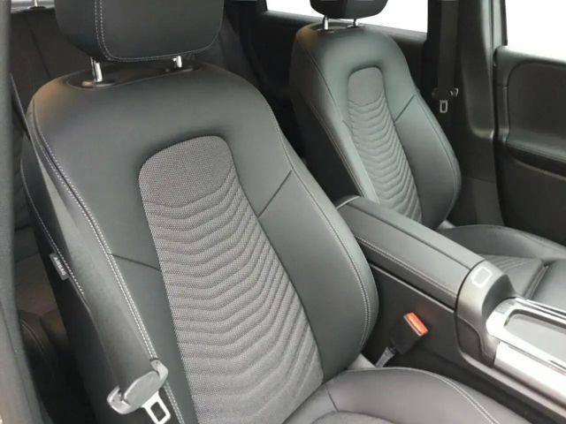 Mercedes-Benz B 180 SpurW W-Paket PDC SHZ SpurH LED el.Heck