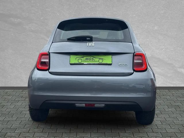 Fiat 500e Action