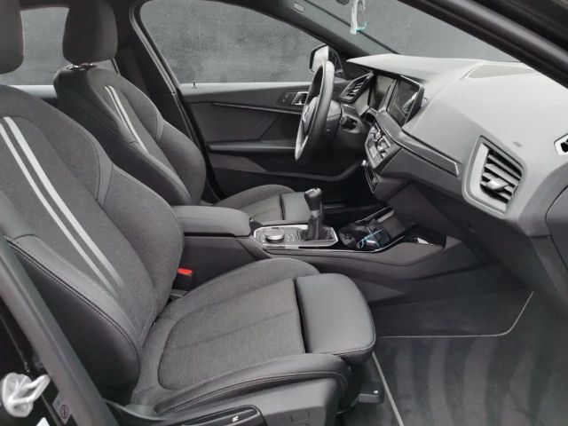 BMW 118 118i Sedan Sport Line