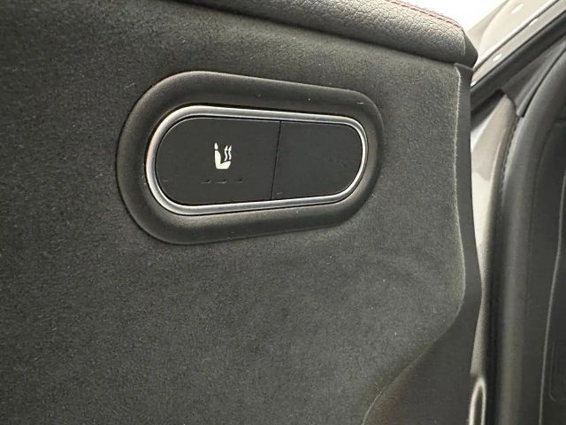 Mercedes-Benz CLA 200 AMG Line Sedan