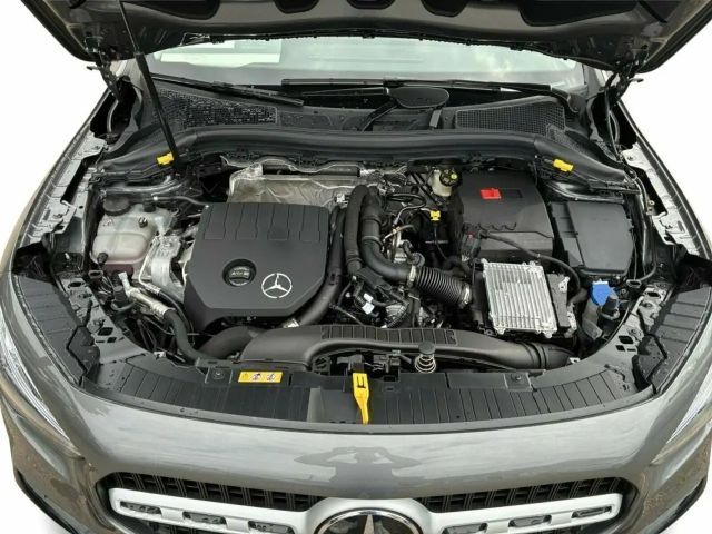 Mercedes-Benz GLA 180 W-Paket KAM PDC SpurH Navi AUT Virtual