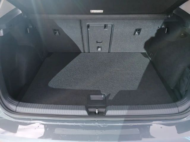 Volkswagen Golf 2.0 TSI DSG Golf VIII Style