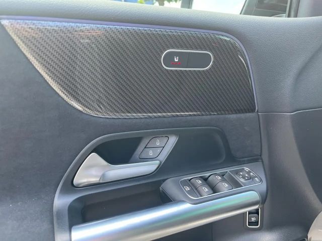 Mercedes-Benz B 200 AMG Line