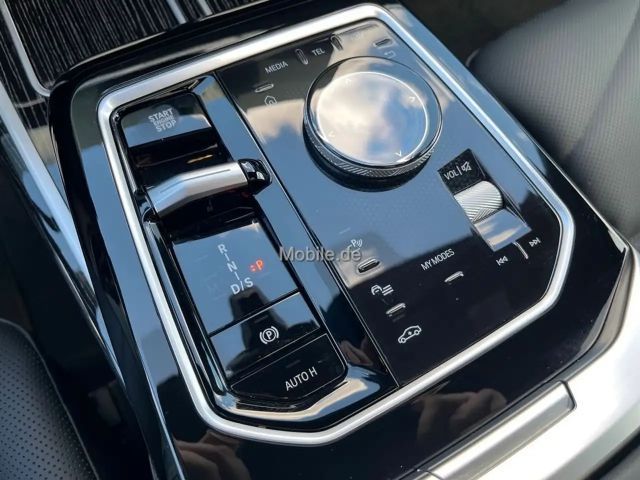 BMW 740 740d M-Sport Sedan xDrive