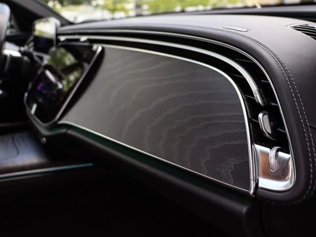 Mercedes-Benz E 200 AMG Line Sedan