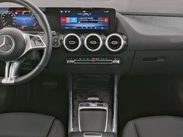 Mercedes-Benz B 200 Progressive Sedan