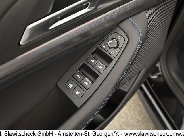 BMW 230 Sedan xDrive