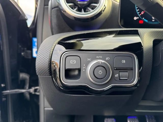 Mercedes-Benz A 160 AMG Line Hatchback