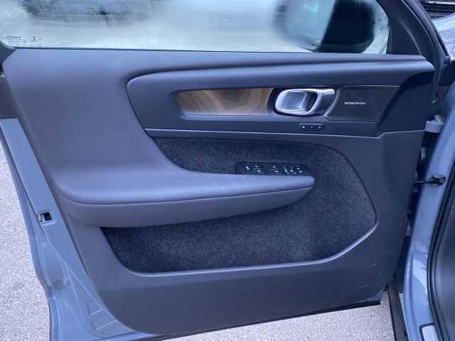 Volvo XC40 XC40 Bluetooth Klima Standhzg Einparkhilfe el. Fenster