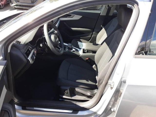 Audi A4 40 TFSI Quattro S-Tronic Sedan