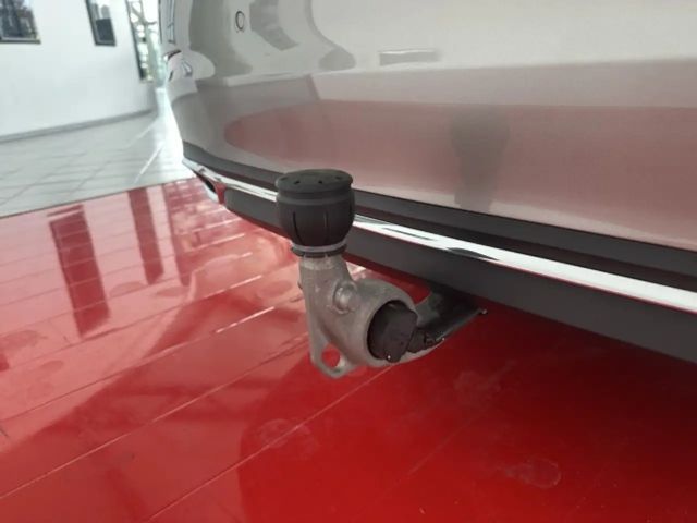 Mercedes-Benz C 180 AVANTGARDE Sedan