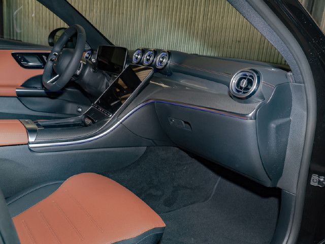 Mercedes-Benz C 200 AMG Line Sedan