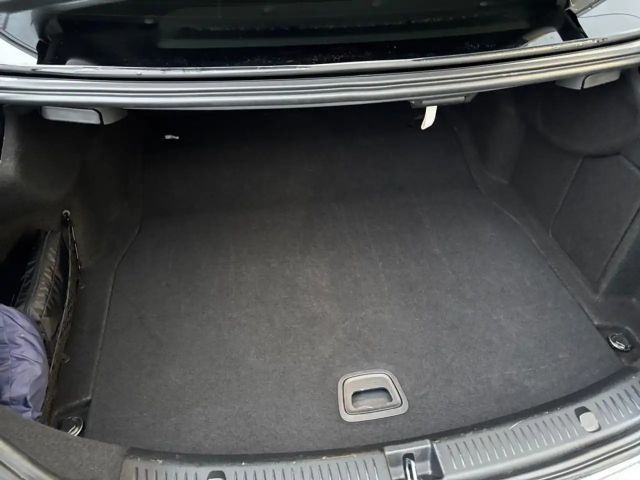 Mercedes-Benz E 300 AVANTGARDE Sedan