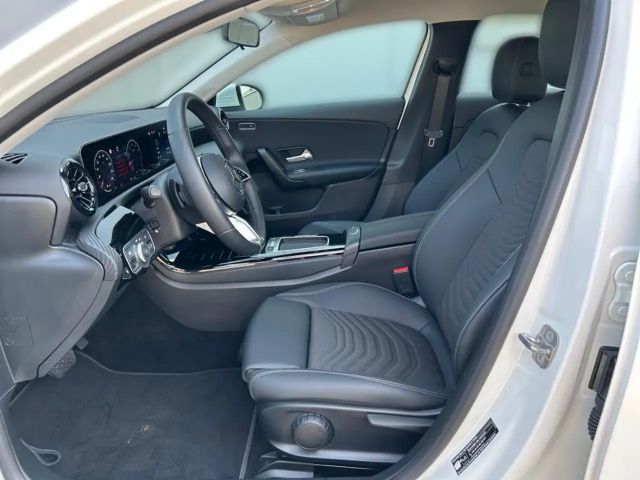 Mercedes-Benz A 180 +MBUX+Wide+Navi+AHK+W-Paket+SpurH+AUT+LM