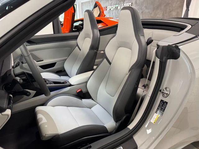 Porsche 992 Cabrio Carrera