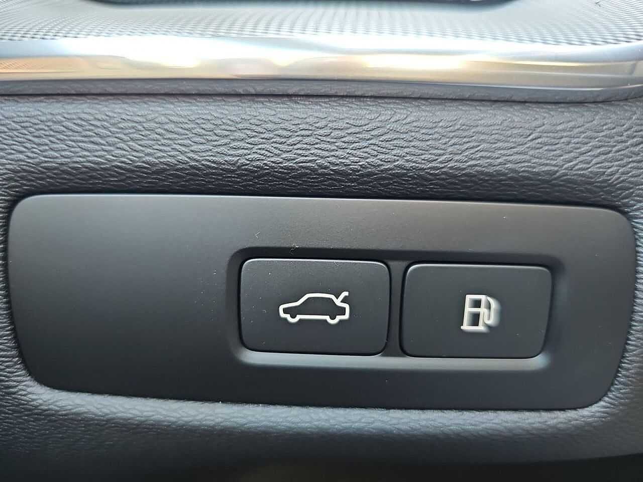 Volvo XC60 AWD Plus T8