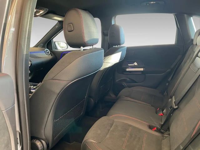 Mercedes-Benz B 180 Sedan