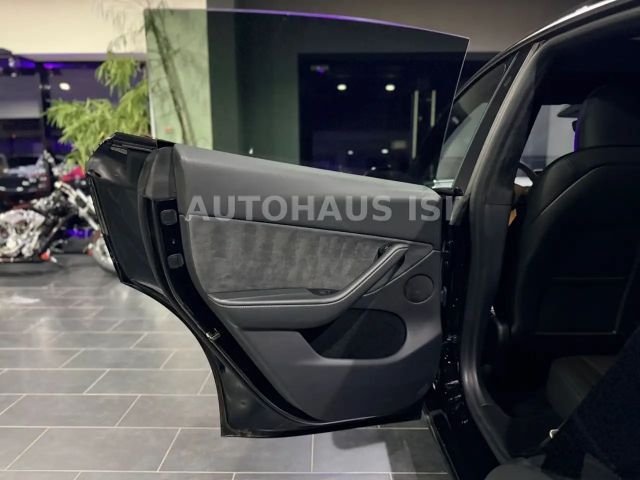 Tesla Model Y AWD Dual Motor Performance
