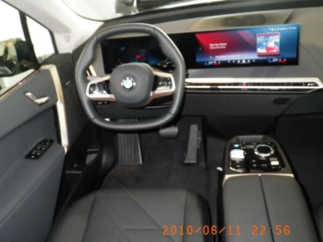 BMW iX Sedan xDrive