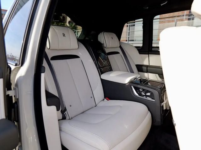 Rolls-Royce Cullinan Cullian Black Badge 2026  4 Seats I star headliner