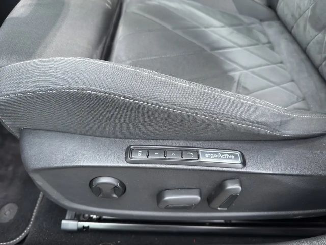 Volkswagen Golf 1.5 eTSI DSG Style Variant