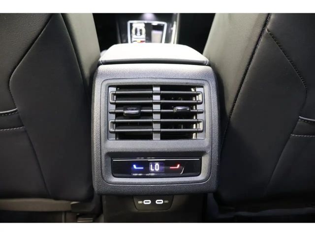 Volkswagen Golf 2.0 TDI DSG Golf VIII R-Line