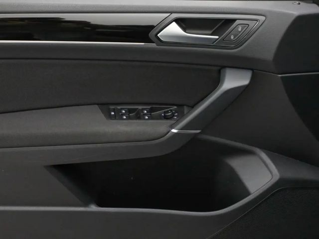 Volkswagen Touran 1.5 TSI DSG R-Line