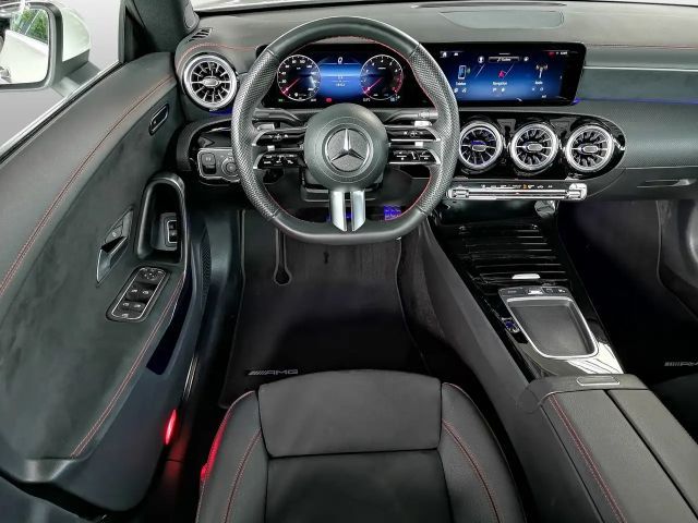 Mercedes-Benz CLA 180 AMG Line Coupé