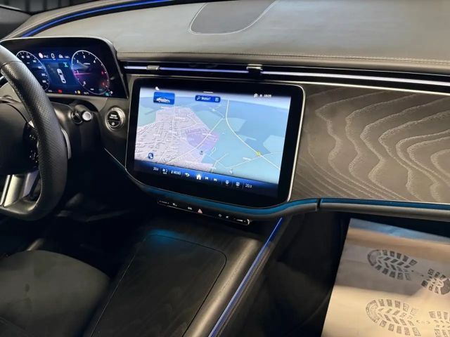 Mercedes-Benz E 220 AMG Line E 220 d Sedan