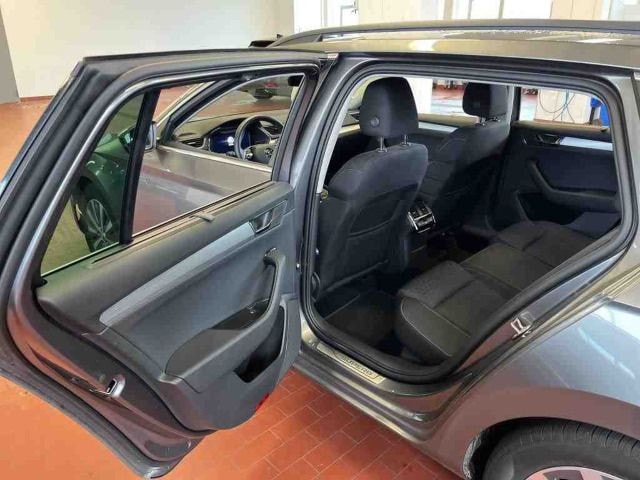 Skoda Superb 2.0 TDI Ambition Combi