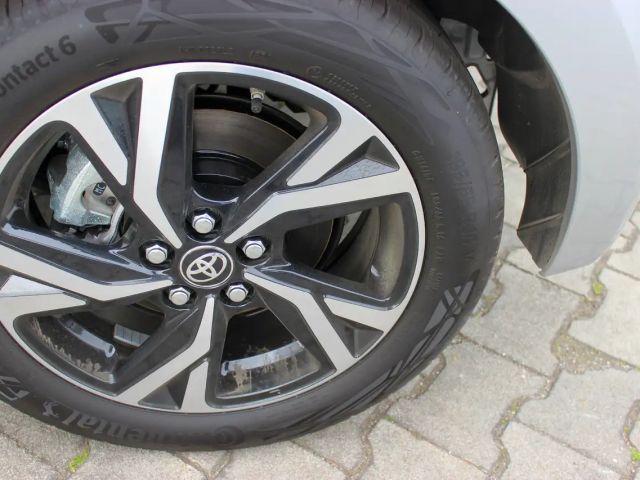 Toyota Yaris Hatchback Hybride Team D