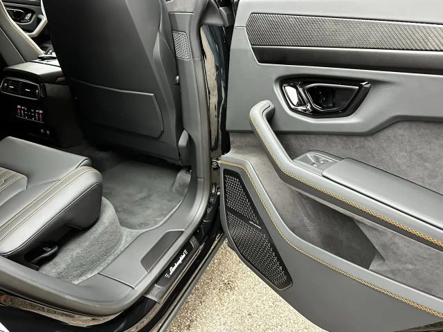 Lamborghini Urus SE *Akrapovic*Carbon-Paket*23"*B&O*Pano*