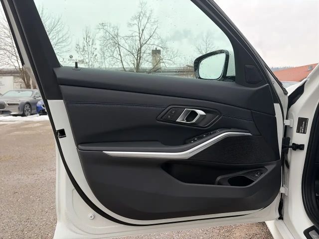 BMW 320 320i M-Sport Sedan