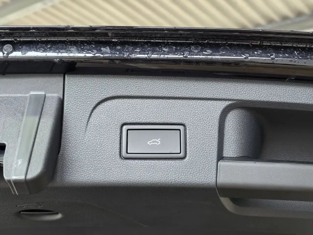 Volkswagen Touran 1.5 TSI DSG IQ.Drive R-Line