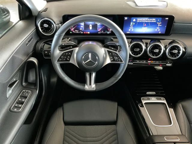 Mercedes-Benz A 180 Hatchback Progressive