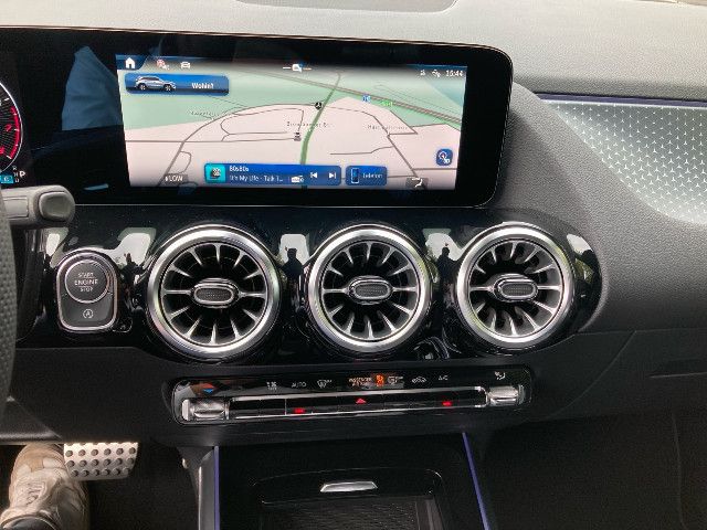 Mercedes-Benz GLA 200 AMG Line