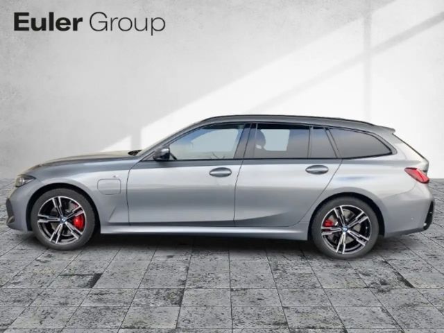 BMW 330 330e M-Sport xDrive